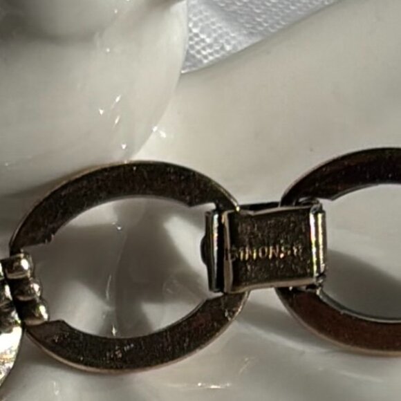 VINTAGE SIMMONS FAUX EMERALD CRYSTAL LINK BRACELET - Picture 8 of 8